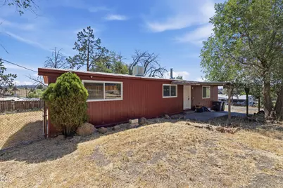 150 NE Cleveland Street, Madras, OR 97741 - Photo 2