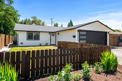 520 Grand Avenue, Central Point, OR 97502 - Photo 1