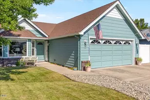 31 Osprey Dr, Eagle Point, OR 97524 - Photo 2