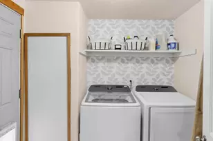 6400 Frost Ln, Talent, OR 97540 - Photo 24