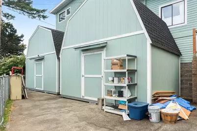 741 Pacific Avenue, Brookings, OR 97415 - Photo 34