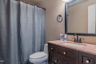 1104 Coachman Dr, Central Point, OR 97502 - Photo 16