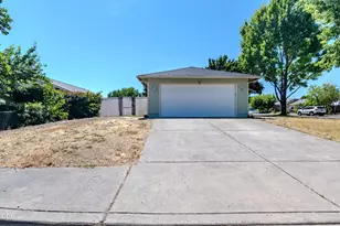 1104 Coachman Dr, Central Point, OR 97502 - Photo 28