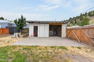 407 S Canyon Blvd, John Day, OR 97845 - Photo 2