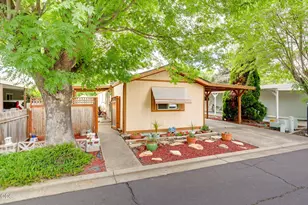 4624 S Pacific, Phoenix, OR 97535 - Photo 2