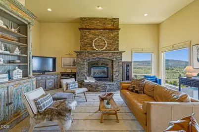 1354 Ridgecrest Drive, Klamath Falls, OR 97601 - Photo 2