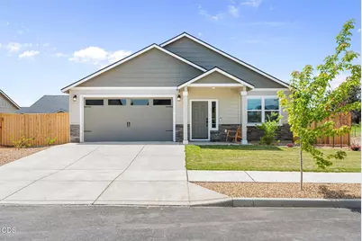 3289 NW 10th Place, Redmond, OR 97756 - Photo 2