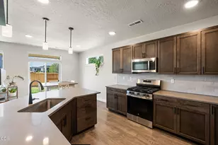 3289 NW 10th Pl, Redmond, OR 97756 - Photo 12