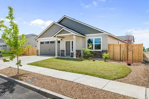 3289 NW 10th Pl, Redmond, OR 97756 - Photo 2