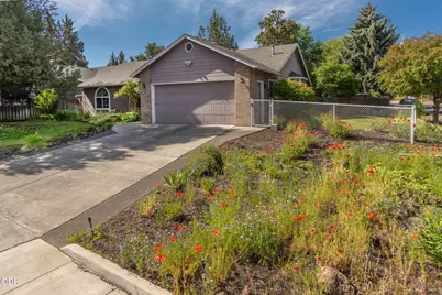 2987 NE Oakley Court, Bend, OR 97701 - Photo 2