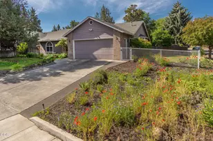 2987 NE Oakley Ct, Bend, OR 97701 - Photo 2