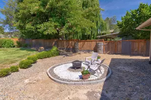 1660 NW Highland Ave, Grants Pass, OR 97526 - Photo 28