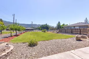 1660 NW Highland Ave, Grants Pass, OR 97526 - Photo 44