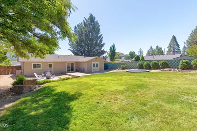 1660 NW Highland Avenue, Grants Pass, OR 97526 - Photo 34