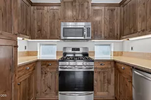 20844 Gateway Dr, Bend, OR 97702 - Photo 12