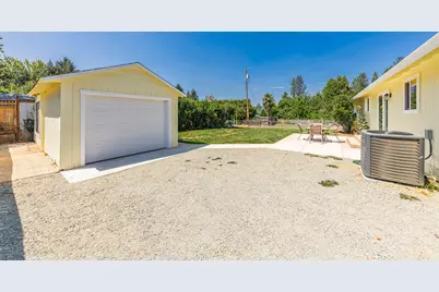 2040 Hamilton Lane SW, Grants Pass, OR 97527 - Photo 8
