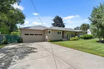 134 White Oak Drive, Medford, OR 97504 - Photo 2