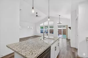 689 Heber Ln, Medford, OR 97501 - Photo 6