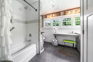 215 S 4th St, Jacksonville, OR 97530 - Photo 28