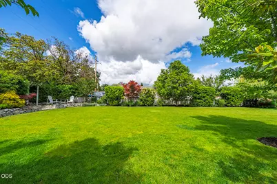 215 S 4th Street, Jacksonville, OR 97530 - Photo 12