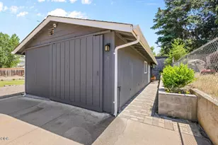 1422 Hillcourt, Medford, OR 97504 - Photo 26