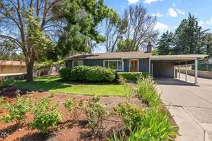 1422 Hillcourt, Medford, OR 97504 - Photo 1