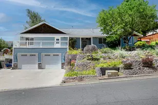 134 Ridgecrest Dr, Klamath Falls, OR 97601 - Photo 1