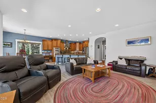 19528 E Campbell Rd, Bend, OR 97702 - Photo 10