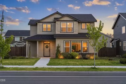 736 NW 27th Street, Redmond, OR 97756 - Photo 1