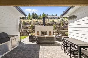 2375 N W Wyeth Pl, Bend, OR 97703 - Photo 24