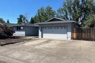 607 Palo Verde Way, Central Point, OR 97502 - Photo 2