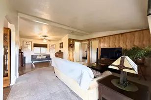63 Rogue River Dr, Eagle Point, OR 97524 - Photo 4