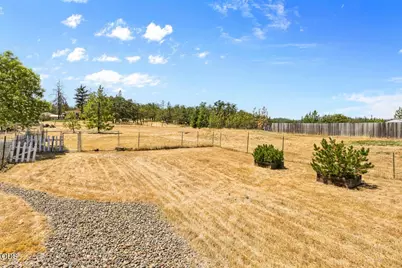 63 Rogue River Drive, Eagle Point, OR 97524 - Photo 28