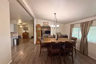 63 Rogue River Dr, Eagle Point, OR 97524 - Photo 12