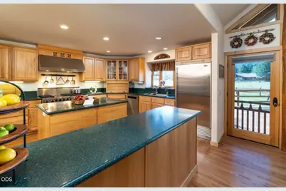 26275 SW Metolius Meadows Drive, Camp Sherman, OR 97730 - Photo 10