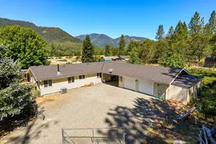 2072 E Evans Creek Rd, Rogue River, OR 97537 - Photo 2
