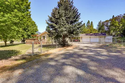 2072 E Evans Creek Road, Rogue River, OR 97537 - Photo 24