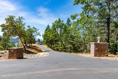 712 Colleen Court, Grants Pass, OR 97527 - Photo 1