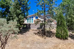712 Colleen Ct, Grants Pass, OR 97527 - Photo 2