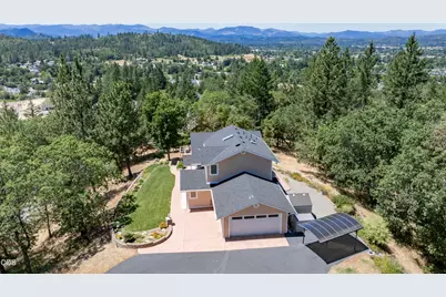 712 Colleen Court, Grants Pass, OR 97527 - Photo 4