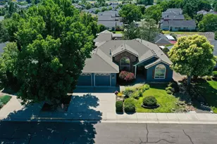 499 Ridgeway Ave, Central Point, OR 97502 - Photo 30