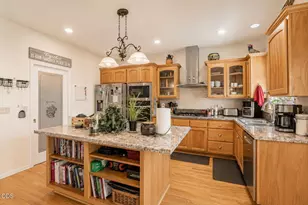 499 Ridgeway Ave, Central Point, OR 97502 - Photo 4