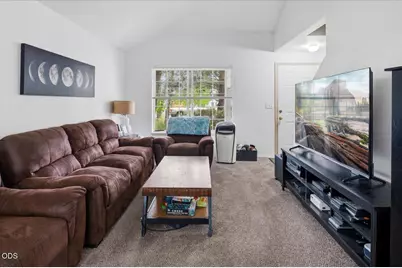 1559 SW Rimrock Way, Redmond, OR 97756 - Photo 6