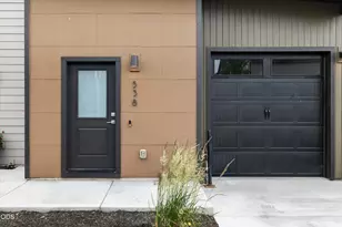 538 NW 28th, Redmond, OR 97756 - Photo 2