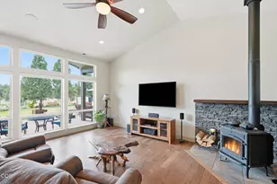67295 Gist Rd, Bend, OR 97703 - Photo 10