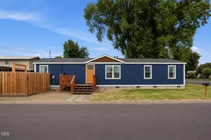 194 SE Garner St, Prineville, OR 97754 - Photo 2