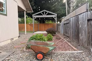 1002 Angler Ln, Grants Pass, OR 97527 - Photo 22