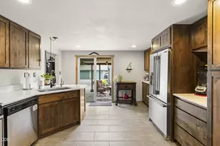 615 NW Ogden Ave, Bend, OR 97703 - Photo 14