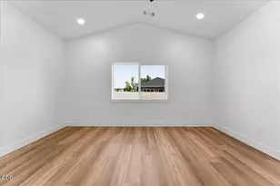 467 Arnos St, Talent, OR 97540 - Photo 16