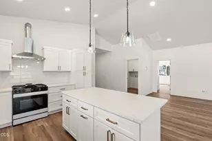 467 Arnos St, Talent, OR 97540 - Photo 14